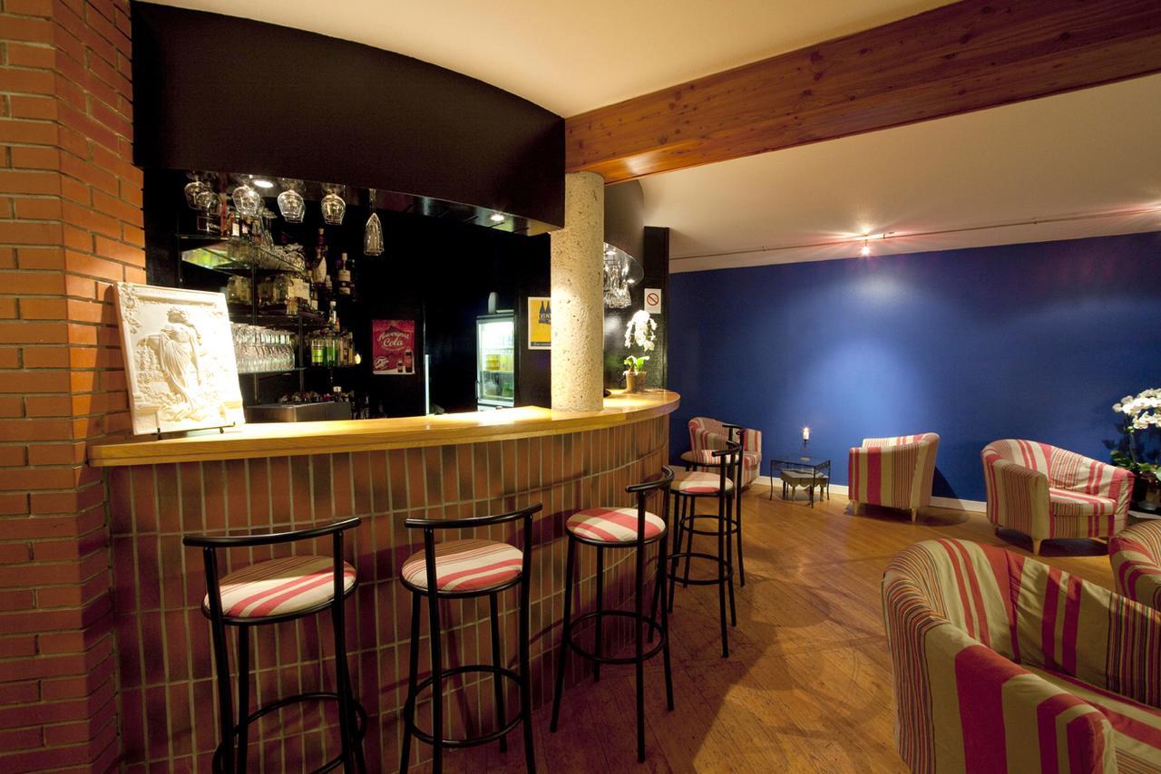 Logis Hotel Restaurant La Tour Dunieres 외부 사진