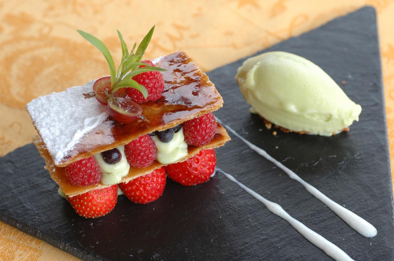 Logis Hotel Restaurant La Tour Dunieres 외부 사진